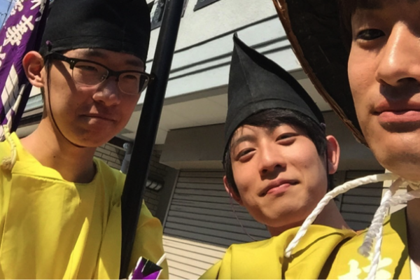 京都の祭礼行事アルバイトで衣装を着た大学生
