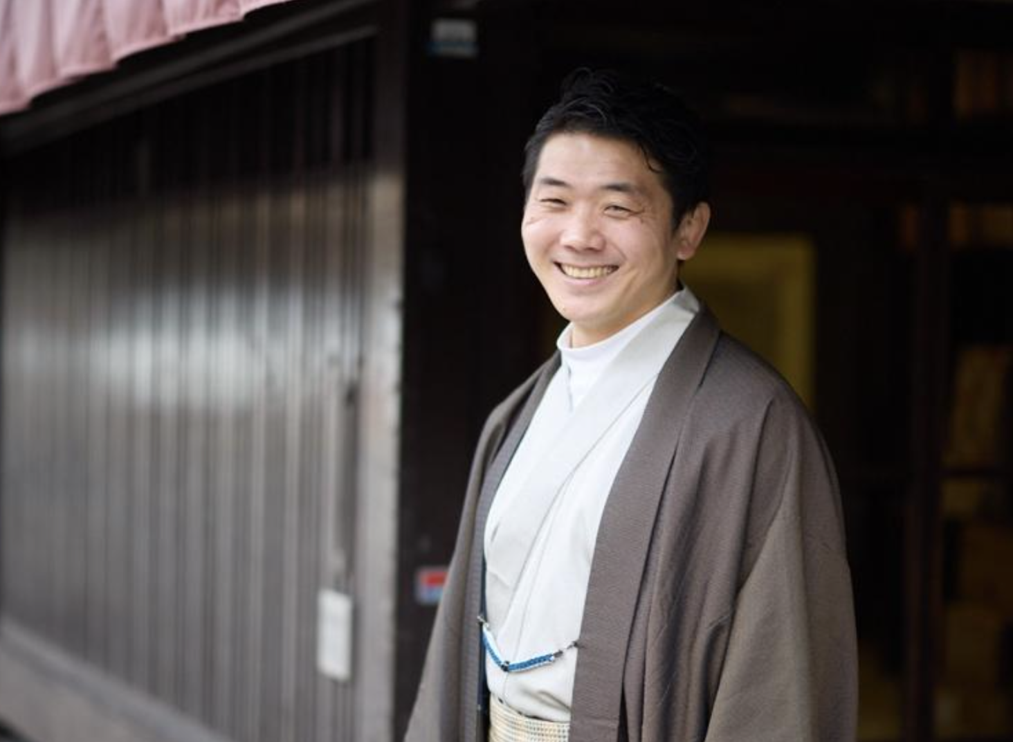 【学生がつなぐ!京の社長バトン】西陣織を日常に変える挑戦とは?岡文織物・岡本夏樹氏にインタビュー